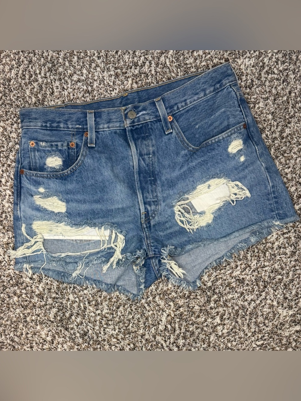 Levi’s 501 Distressed Cutoff Denim Shorts Women’s Medium Wash Frayed Raw Hem